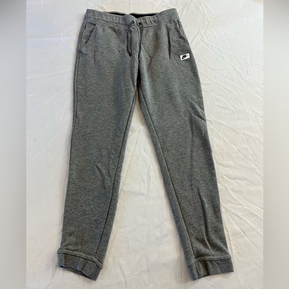 NIKE Women’s Fleece Jogger Pants, Size Medium.